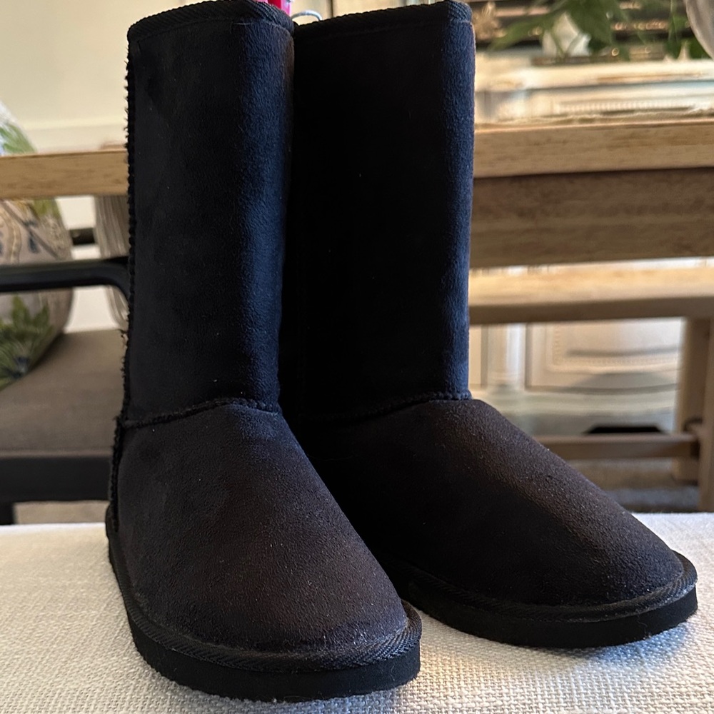 ISAAC MIZRAHI New York Black fall soft Boots sz 8 NEW faux fur ladies
